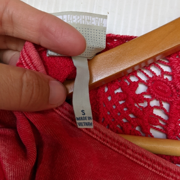 FRESHWEAR crochet lace back red Sweatshirt - Picture 7 of 9